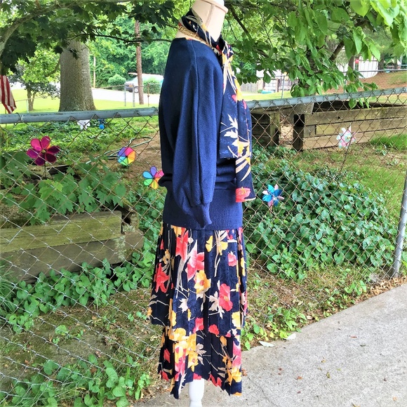 Anthony Sicari Navy Floral Top & Skirt Set - Picture 4 of 8